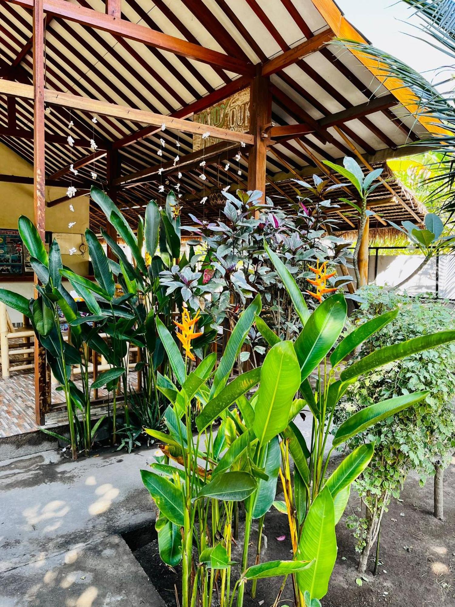 Florine'S Garden Hotel Gili Air Exterior foto